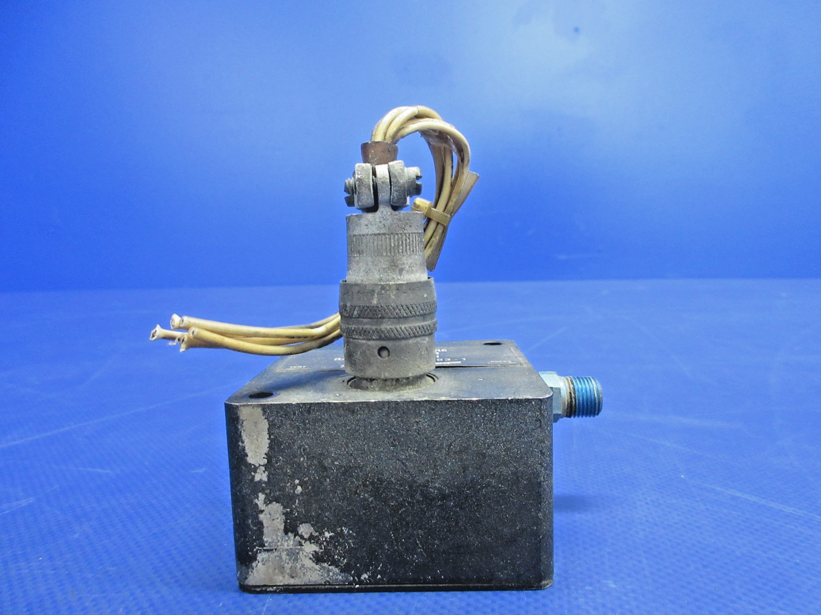 Piper PA-31T1 Cheyenne Fuel Pressure Transducer 0-50 PSI P/N 33093-1 (0626-743)3
