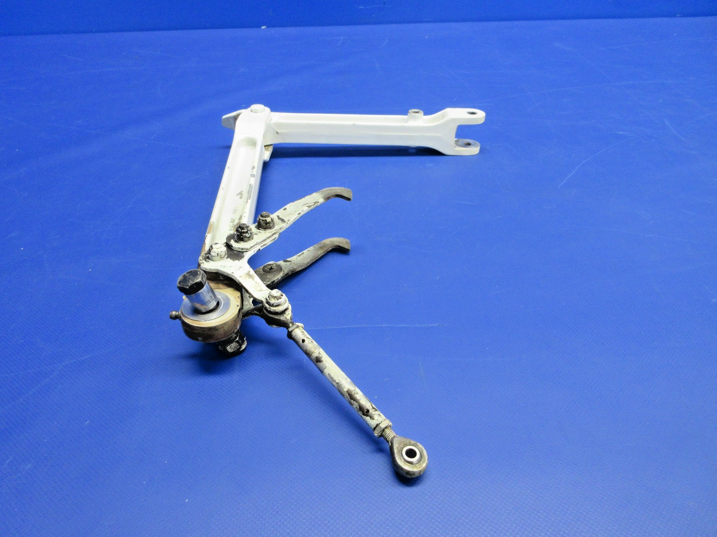 Cessna 310 / 310I Main Gear Links & Uplock Hook LH P/N 0841103-7 (0326-937)7