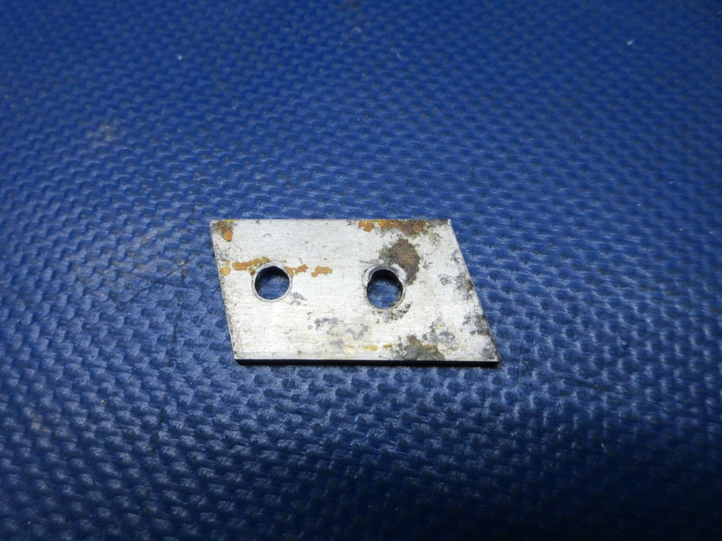 Cessna 172 / 172P LH FWD Seat Roller Housing P/N 1414104-67 (0824-1301)