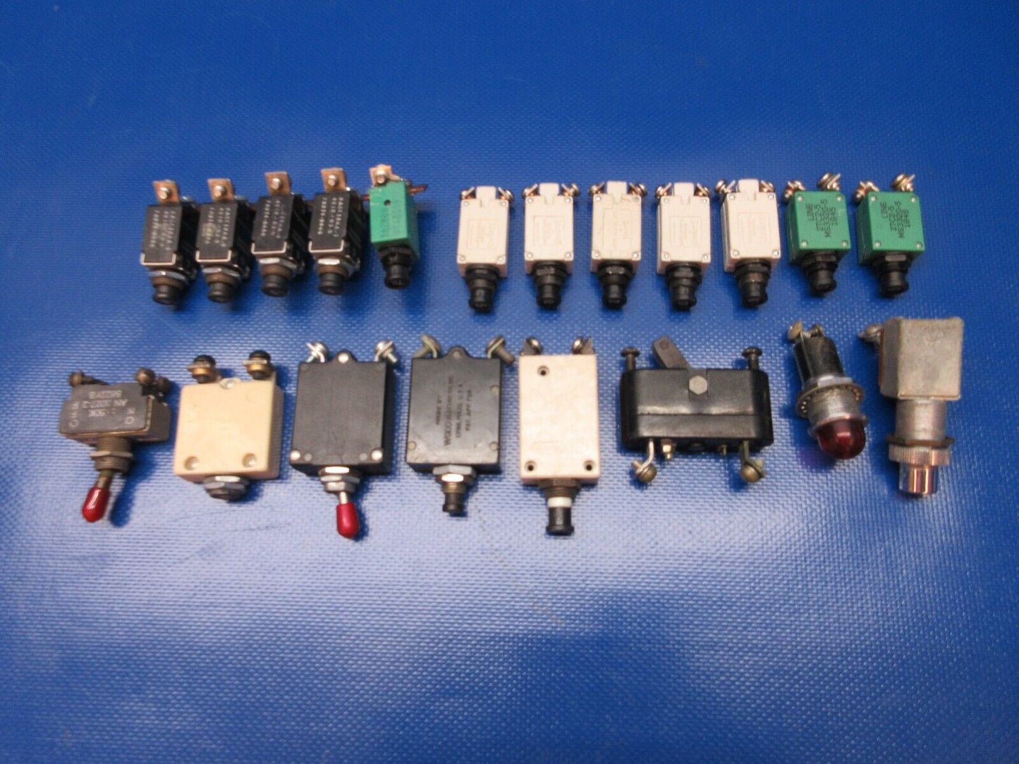 Piper PA-28-180 Circuit Breakers & Switches P/N 7277-2-2 LOT OF 20 (1124-1476)