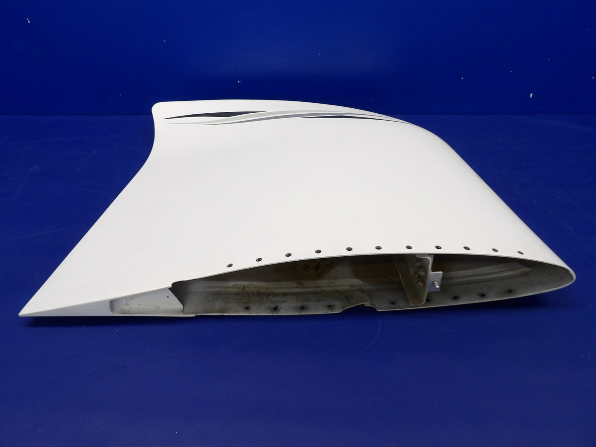 Minor Damage / Cirrus SR22 Left Hand Wing Tip P/N 13380-003 (0926-1241)7