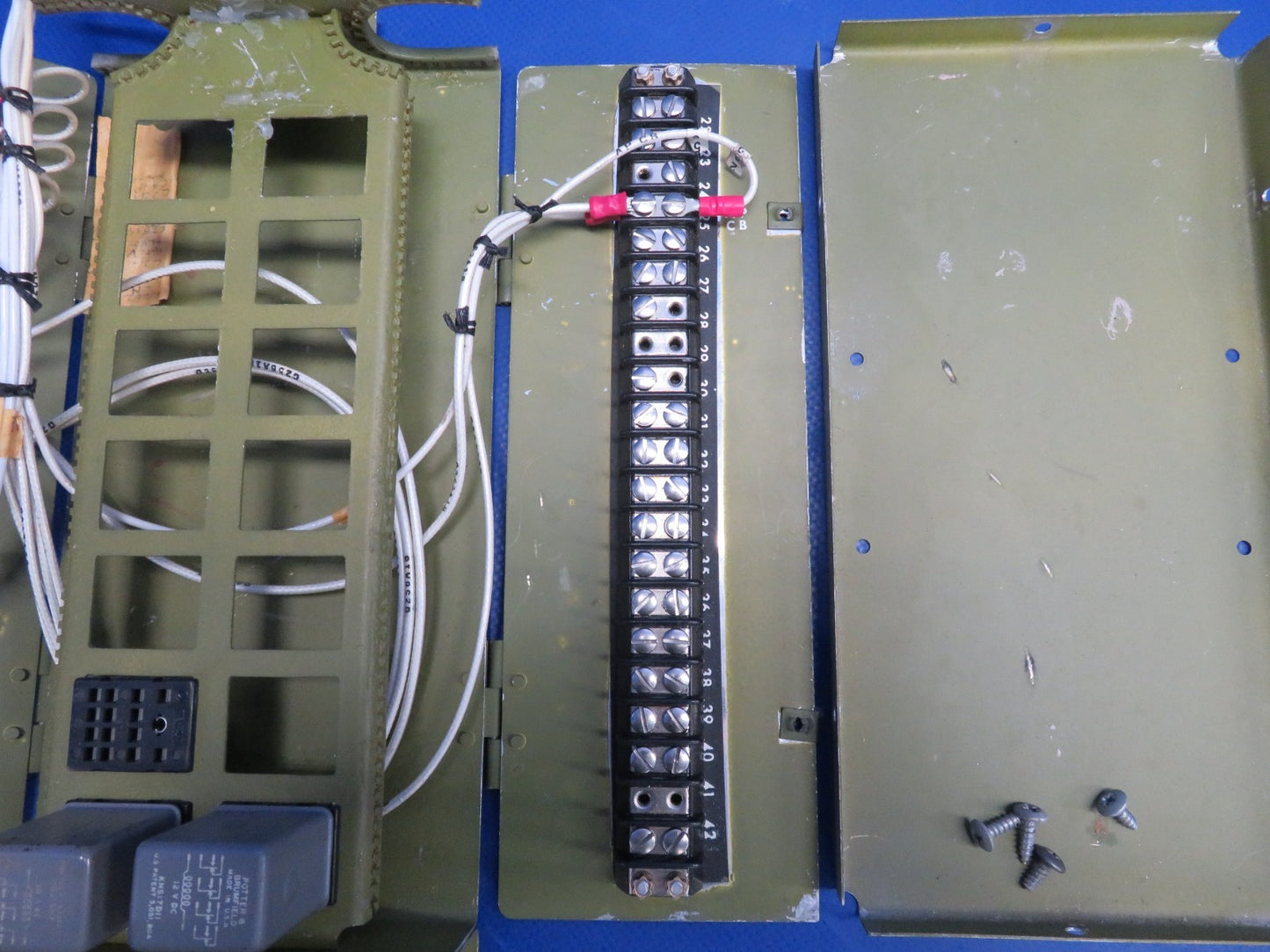 Cessna 421 Terminal Box P/N 353-19-10-386 (0726-457)11