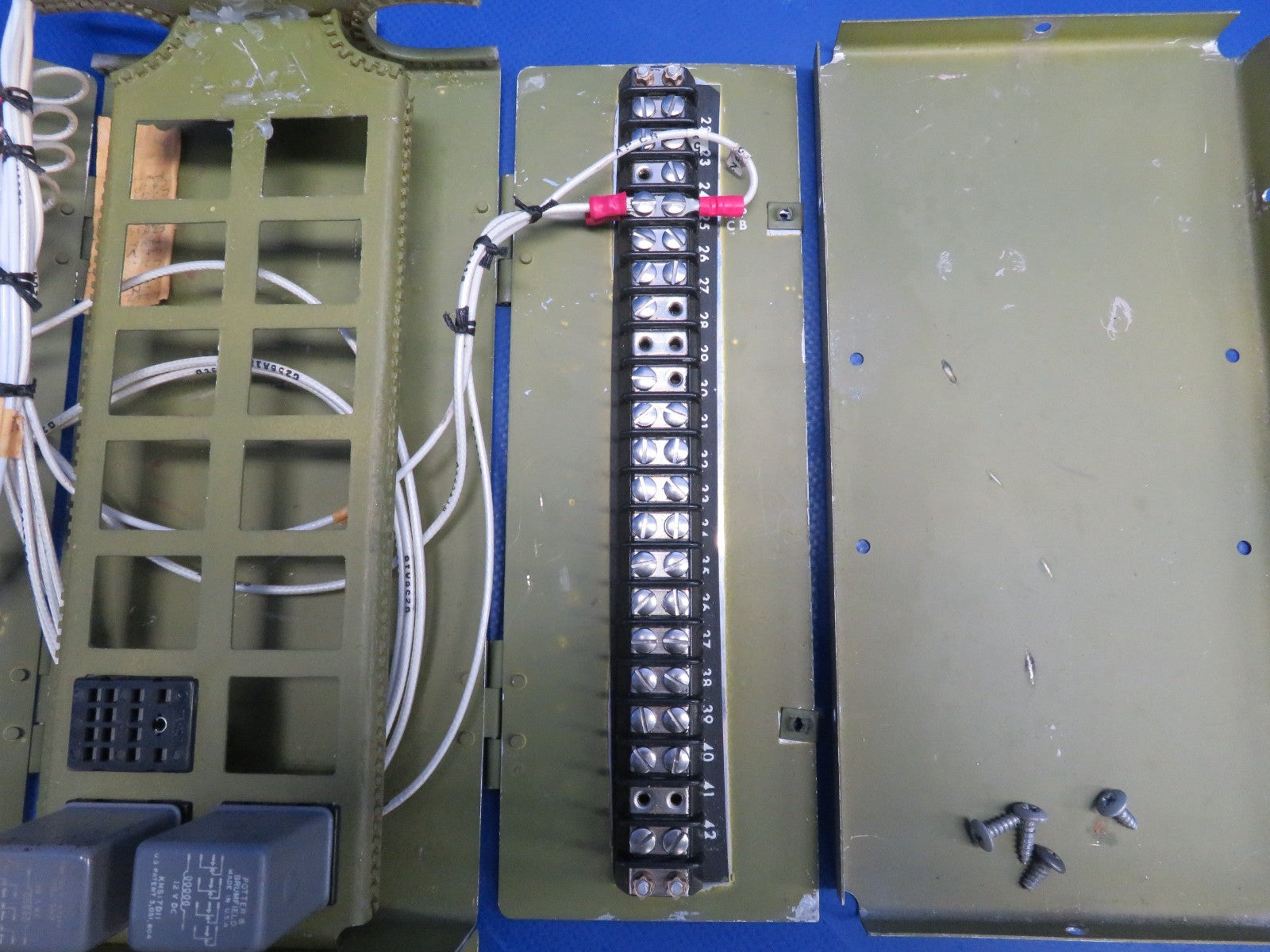 Cessna 421 Terminal Box P/N 353-19-10-386 (0726-457)11
