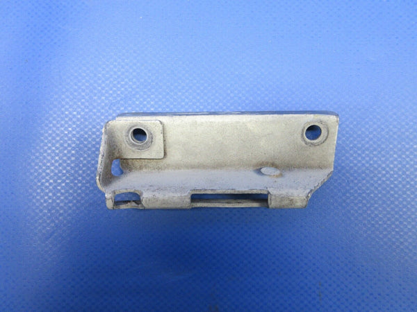 Beech 95 / D95A Travel Air Armrest Cover Plate Catch 35-534372-5 (0524-1078)