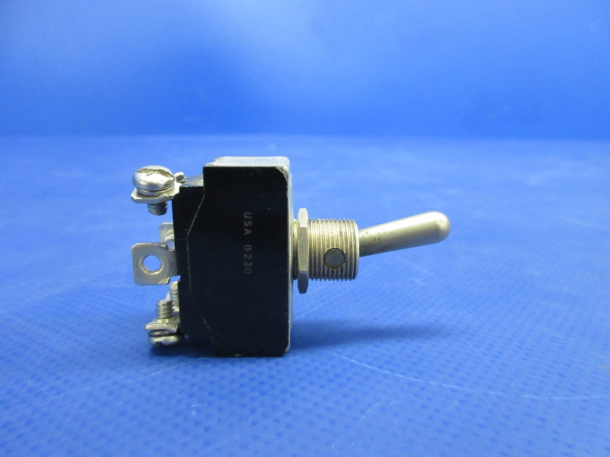 Piper PA24 Toggle Switch & Circuit Breaker LOT 4TL66-1L, MS24658-21  (0826-836)11