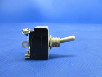 Piper PA24 Toggle Switch & Circuit Breaker LOT 4TL66-1L, MS24658-21  (0826-836)11