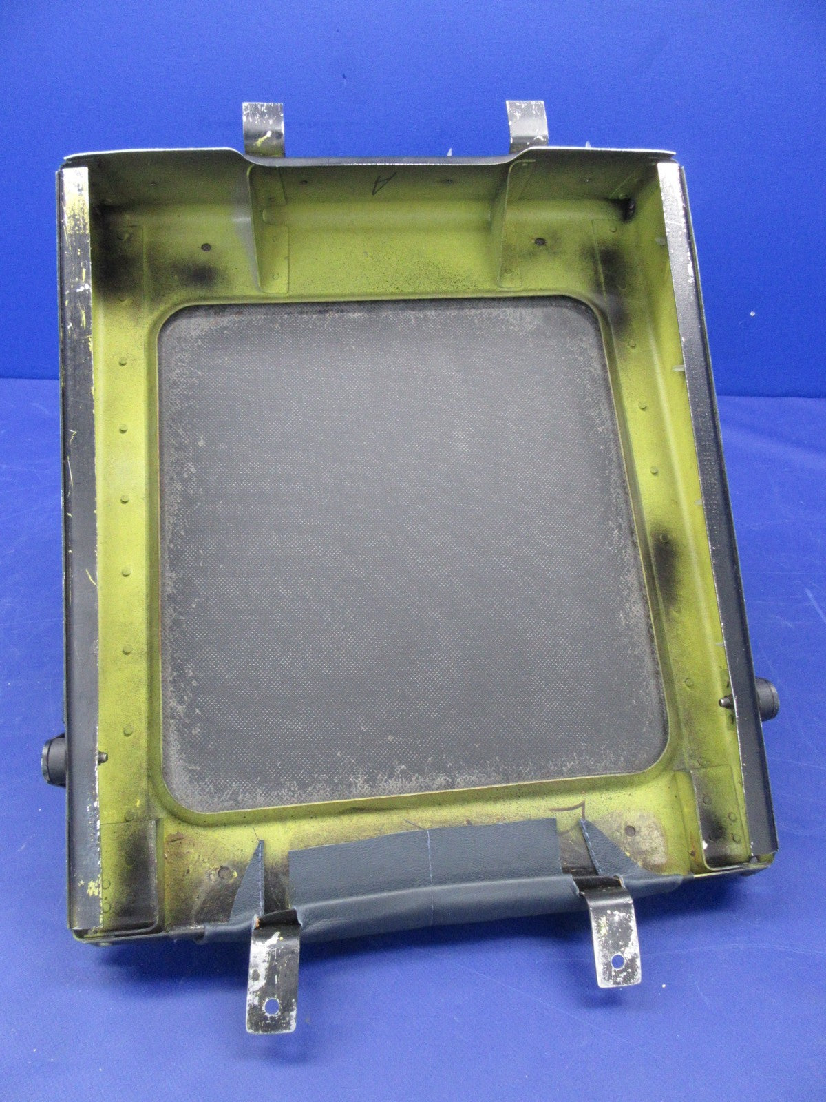 Beech 76 Duchess RH Rear Seat P/N 169-534045-114 (0326-114)6