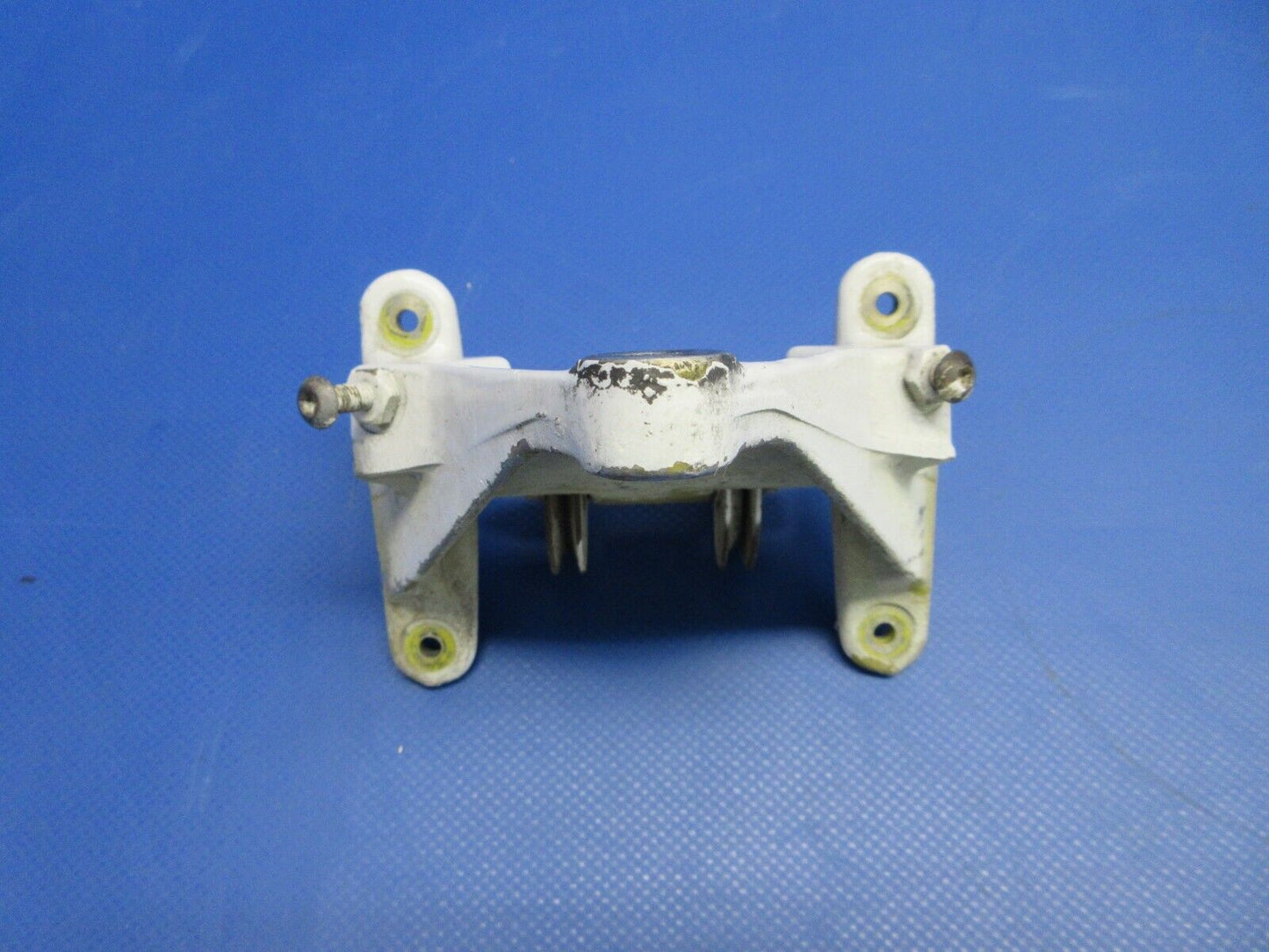 Piper PA-23-235 Aztec Rudder Lower Hinge Assy P/N 16079-00 (0524-1814)