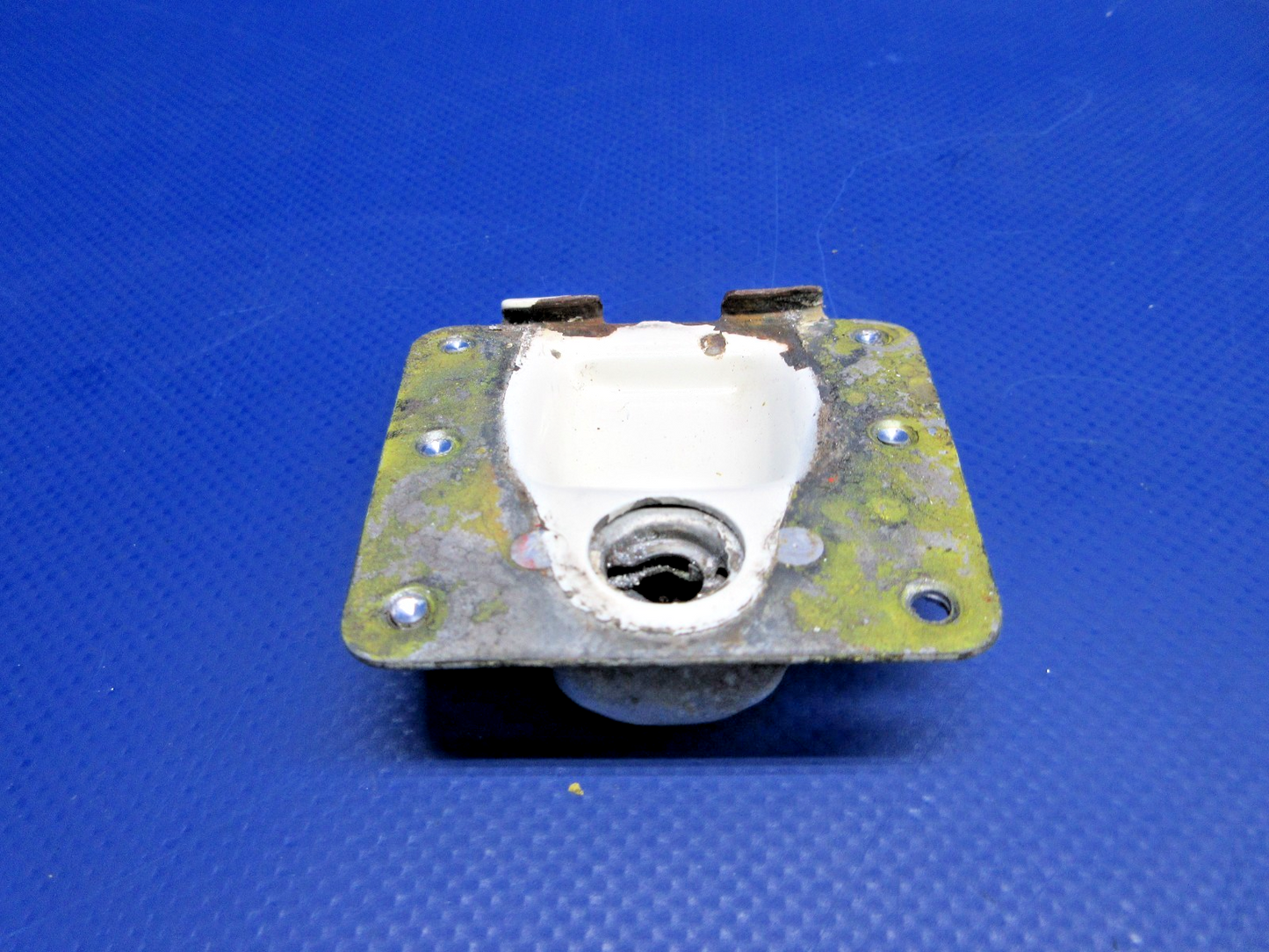 Beech D95A Travel Air Cowl Latch Plate (0326-801)2