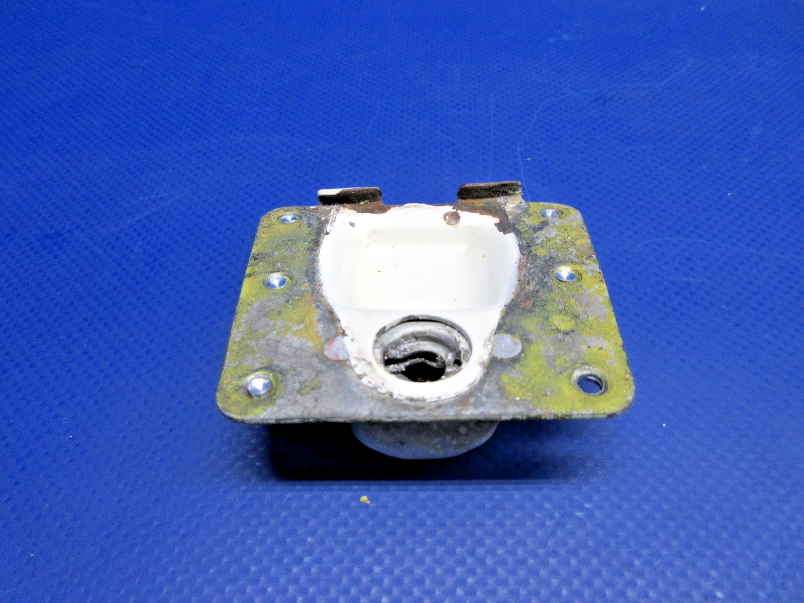 Beech D95A Travel Air Cowl Latch Plate (0326-801)2