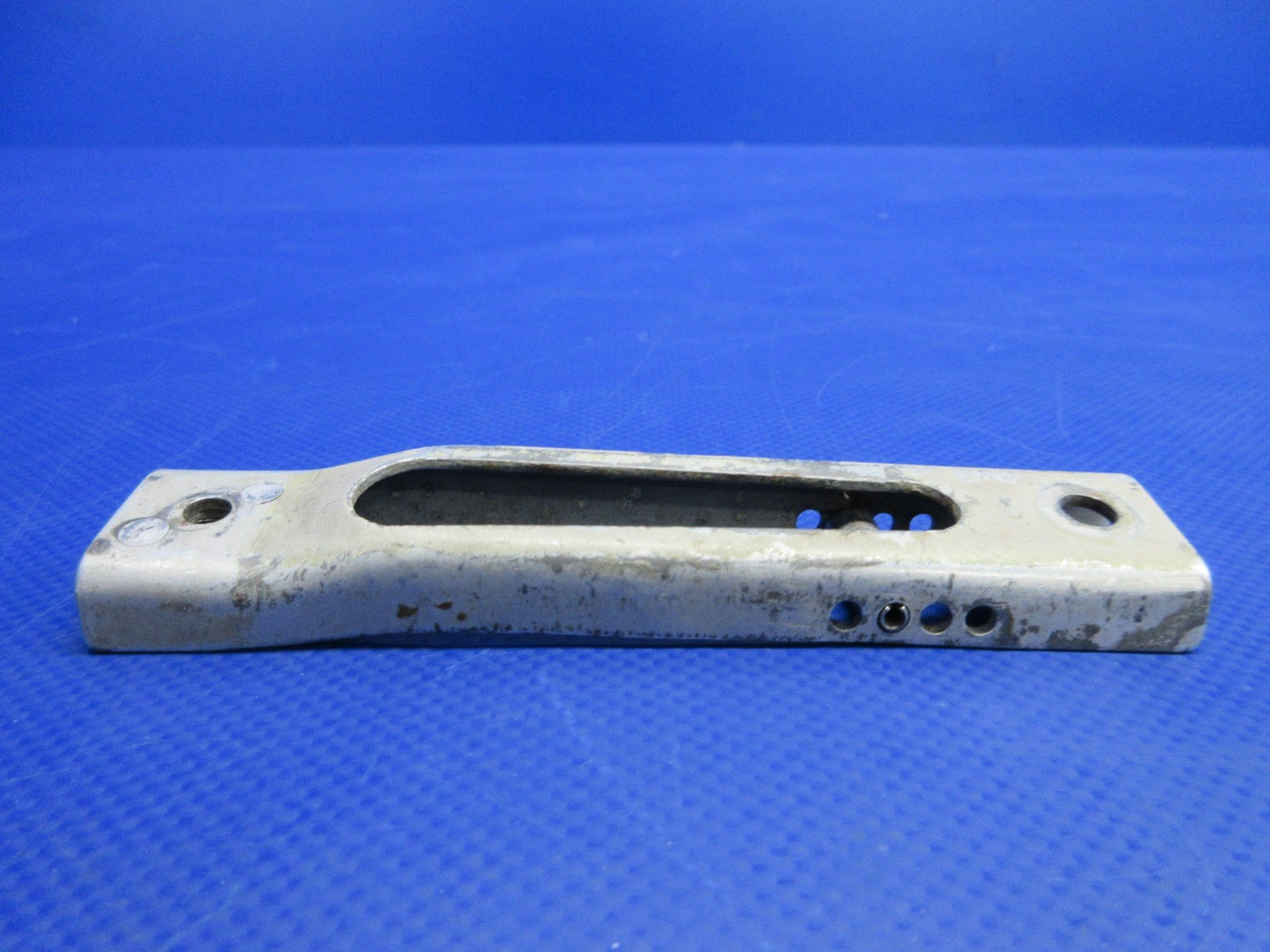 Beech D95A Travel Air Cabin Door Upper Latch Channel P/N 35-410456-27 (0326-829)4