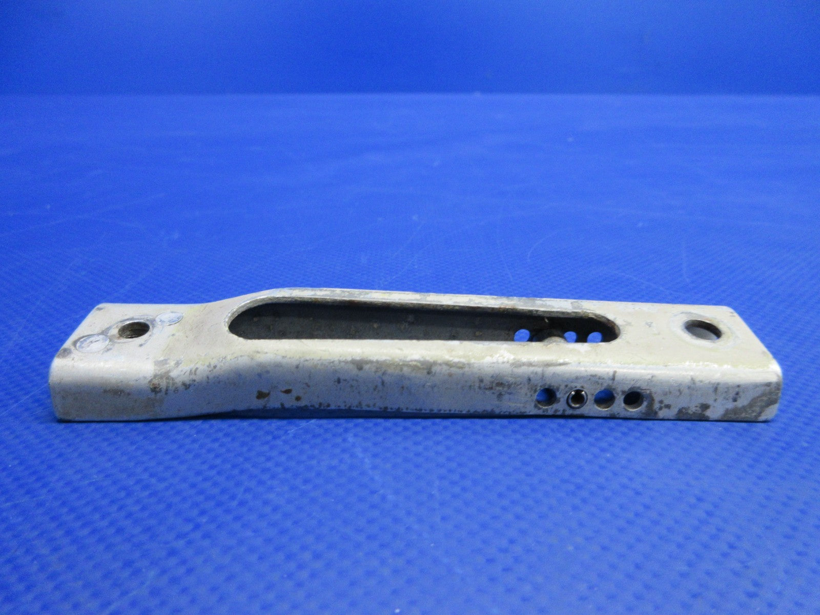 Beech D95A Travel Air Cabin Door Upper Latch Channel P/N 35-410456-27 (0326-829)4