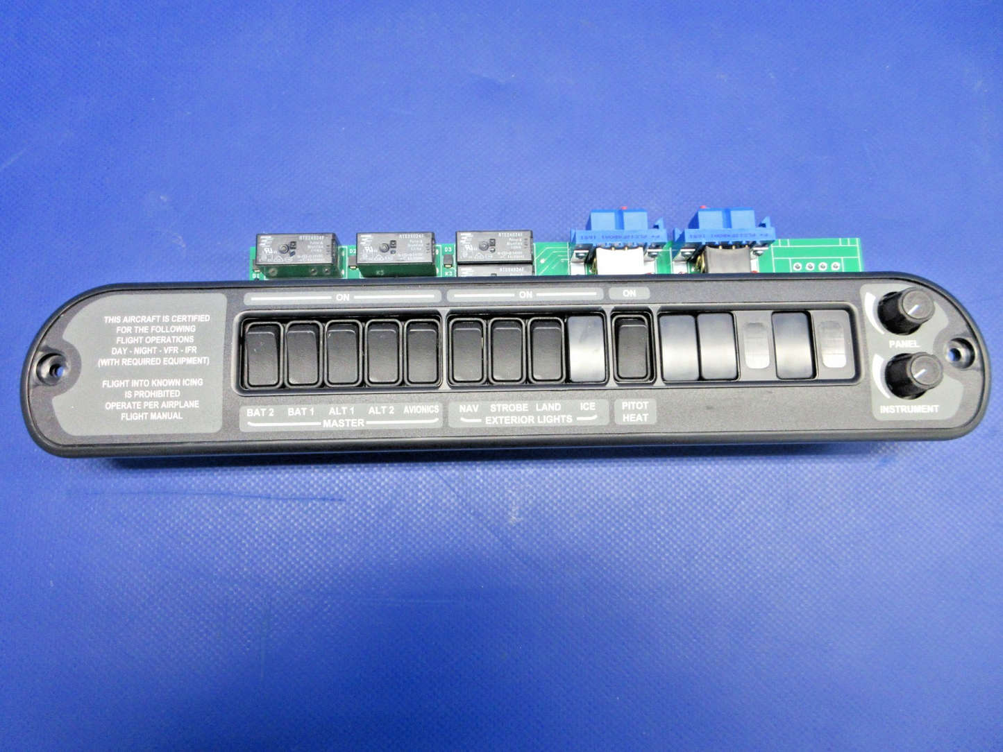 Cirrus SR20 / SR22 No Ice Lights Bolster Switch Panel 24900-005 NOS (0326-716)3