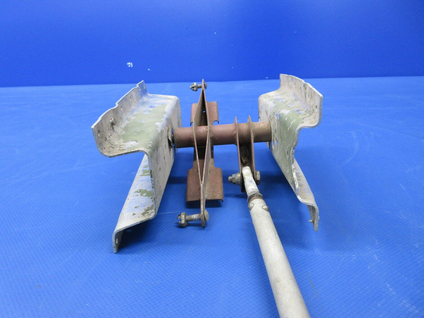 Cessna 210 Aileron Bellcrank Assy LH w/ Brackets & Rod P/N 1221087-1 (0624-1328)