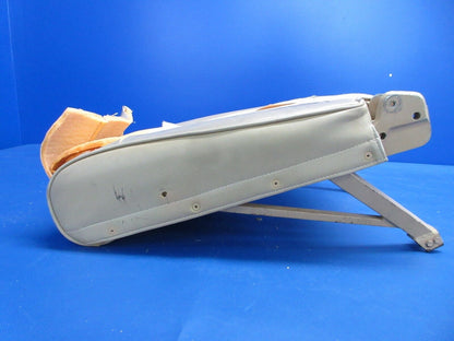 Beech 95-B55 RH Bottom Seat Frame Assy P/N 18-534013-44 (0424-624)