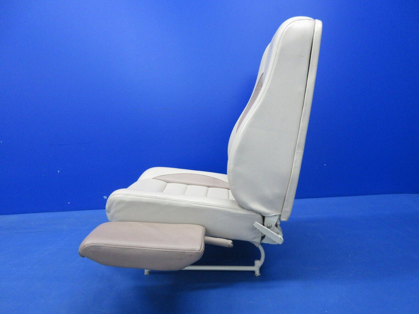 Piper PA-32RT-300T Lance II Rear RH Seat Assy w/ Armrest P/N 79479-03(0924-1425)