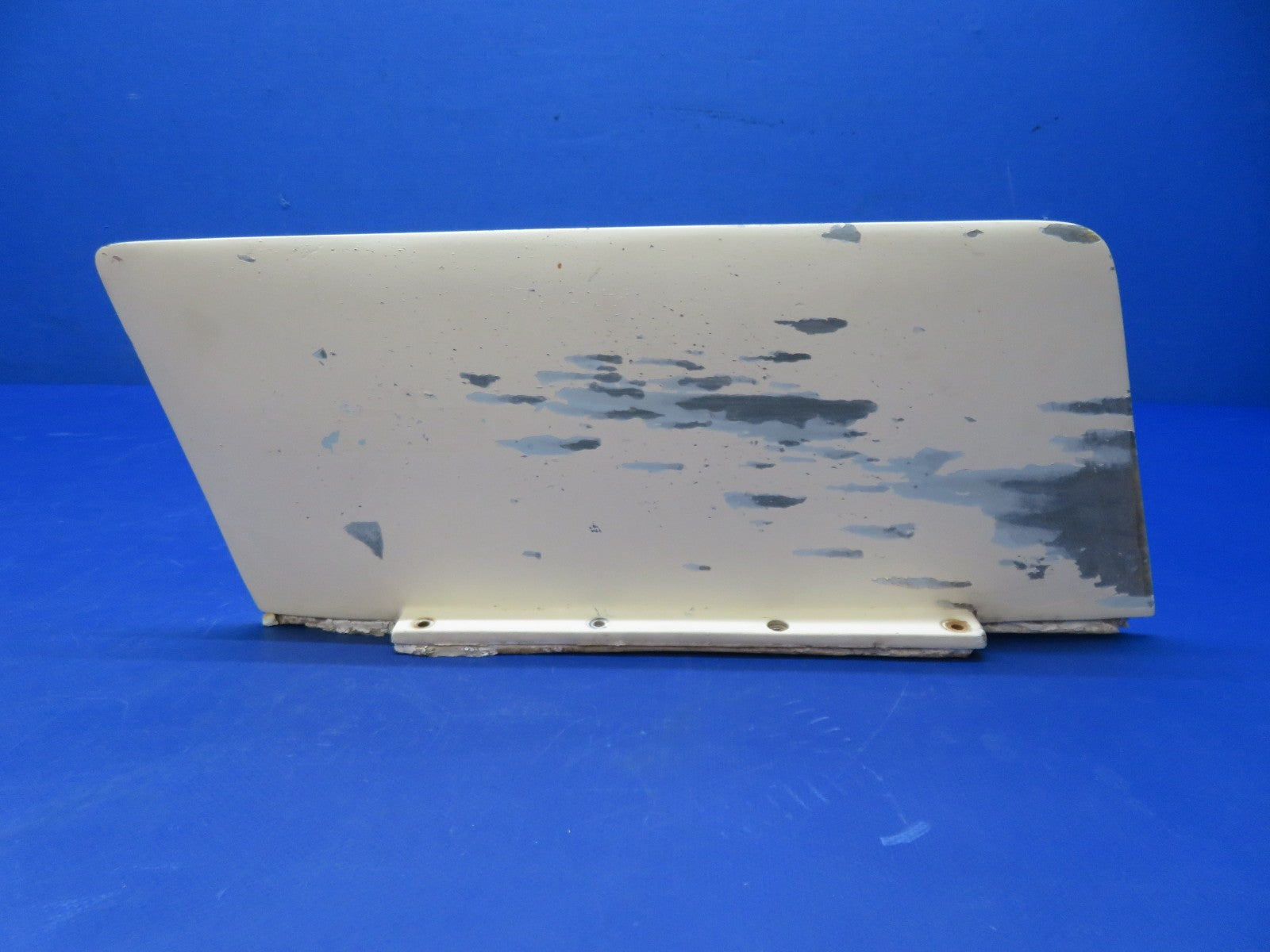 Cessna 421 Communication Components Antenna P/N VT10-02 (0326-243)0