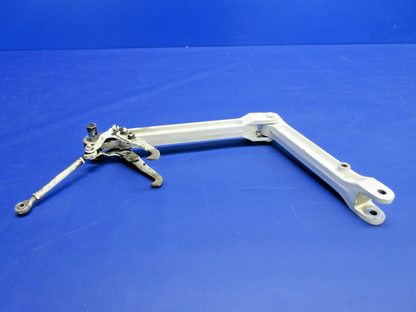 Cessna 310 / 310I Main Gear Links & Uplock Hook LH P/N 0841103-7 (0326-937)4