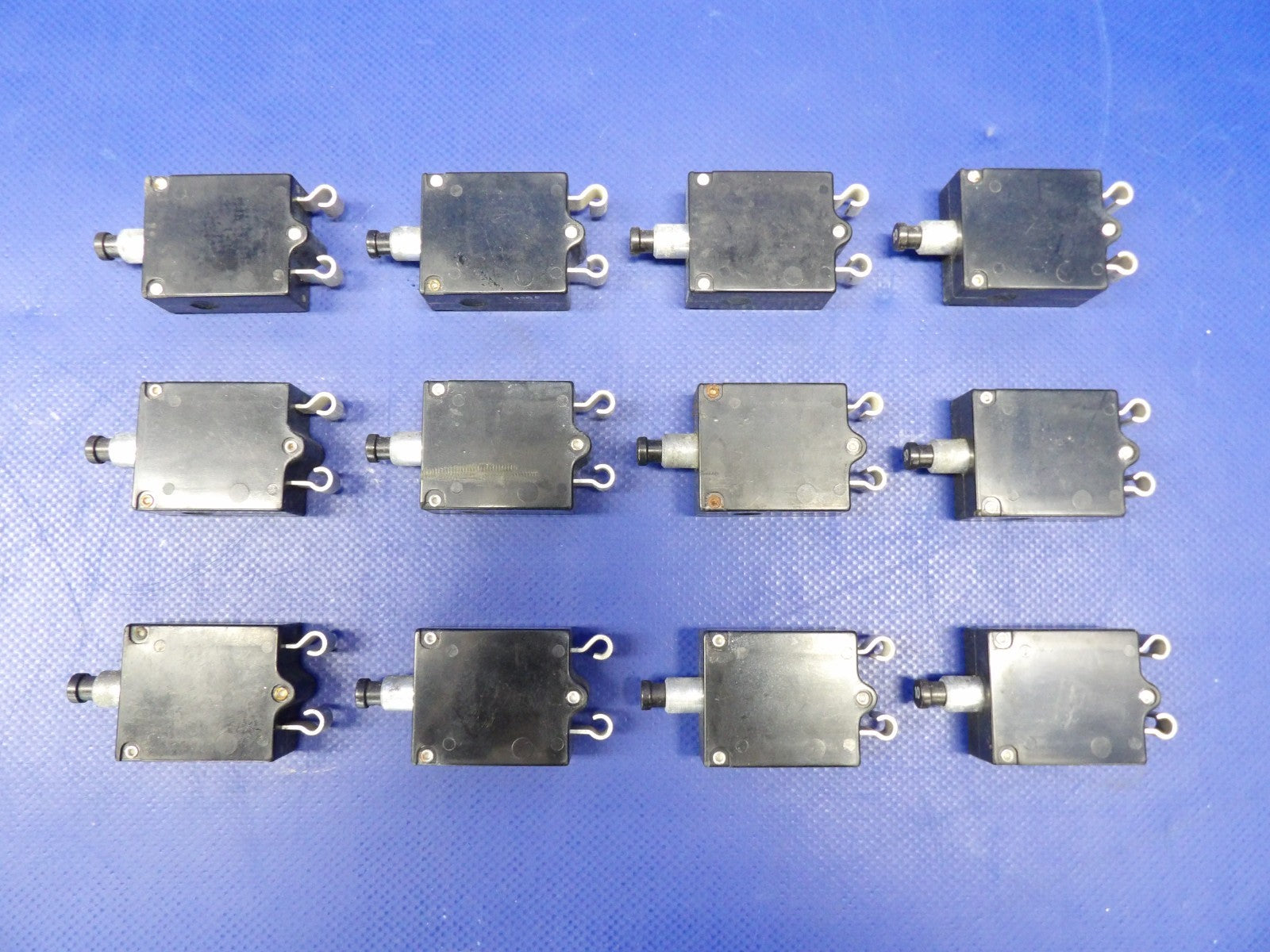 Piper Cheyenne Circuit Breaker 10 Amp P/N 819-210-102 LOT OF 12 (0626-1370)0