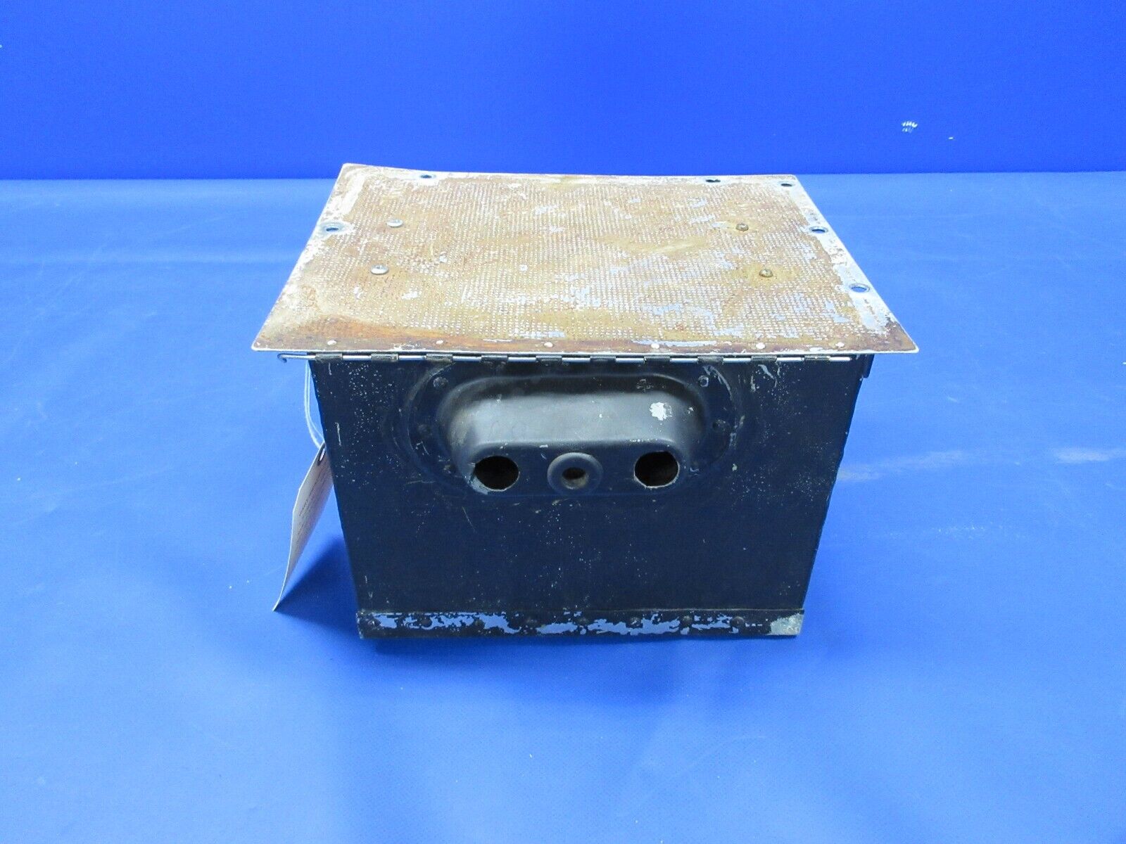 Beech 95 / D95A Travel Air Battery Box Assy & Lid P/N 95-410006-610 (0524-2022)