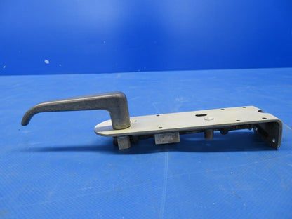 Beech C23 Sundowner Baggage Door Latch Assembly P/N H2532-3 (0724-824)