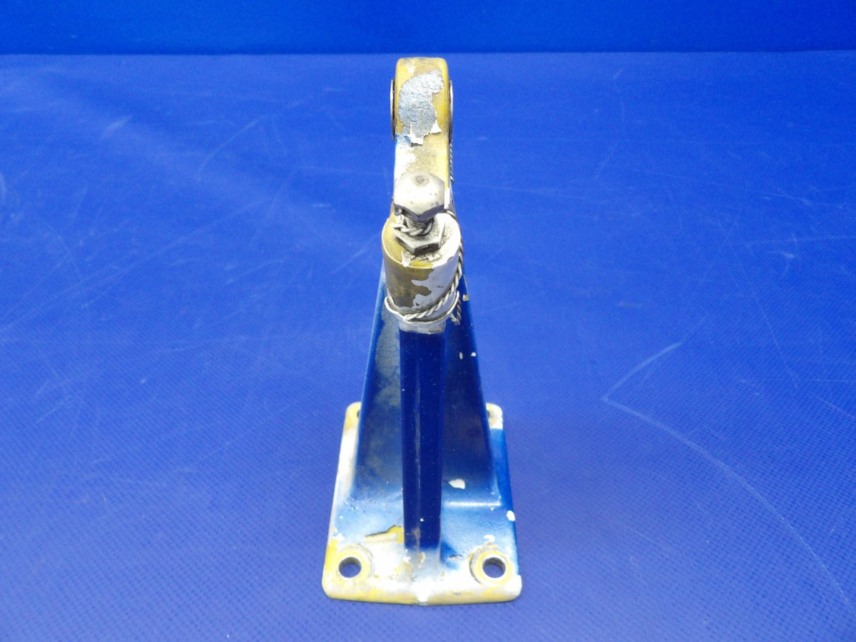 Piper PA-31T1 Cheyenne Elevator Center Hinge P/N 45253-03 (0626-1345)7