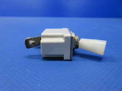 Mooney M20 / M20C Klixon Circuit Breaker P/N D7270-5-5 (1024-1319)