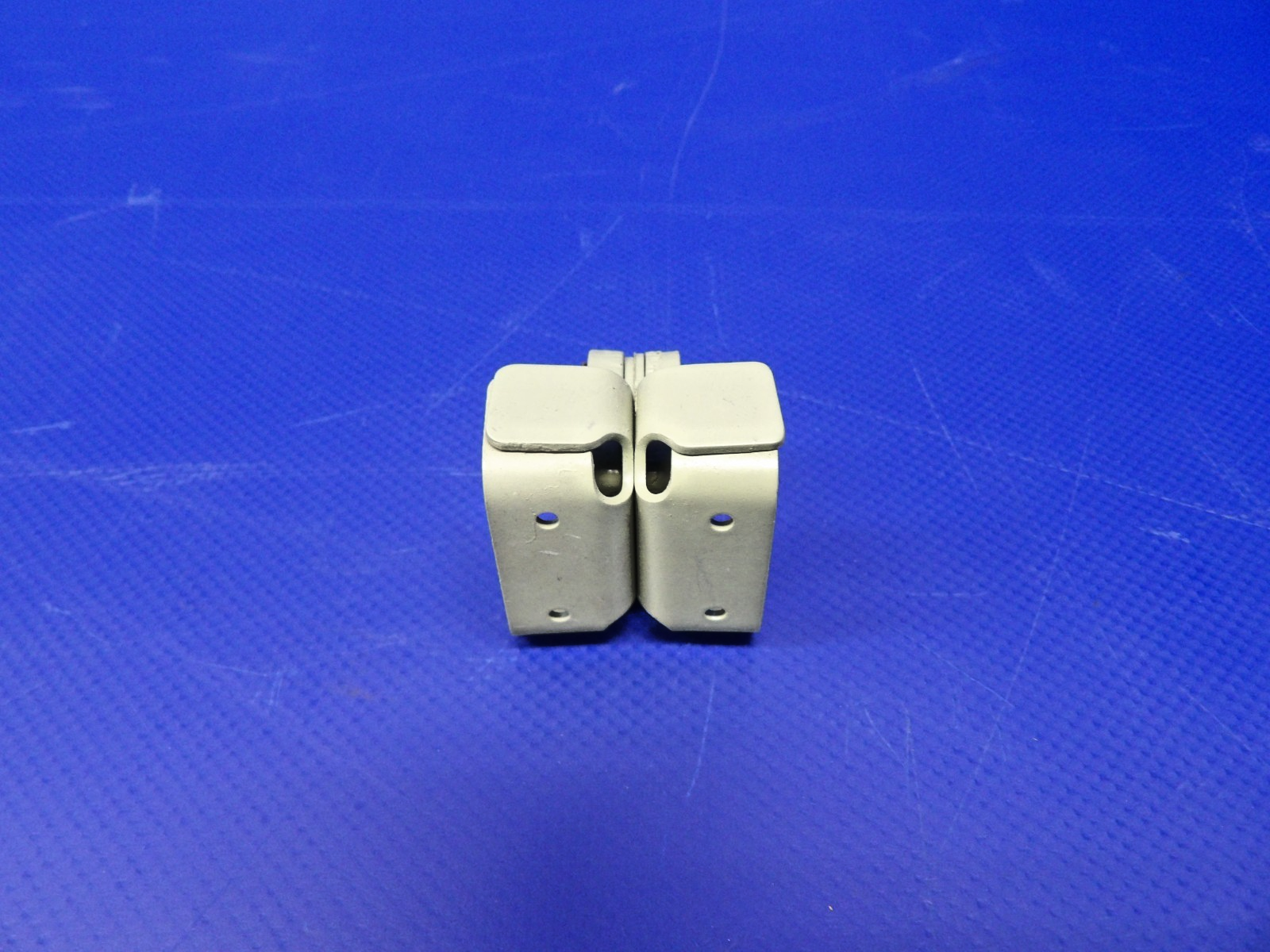 Cessna 150 Vertical Fin Upper Hinge Half P/N 0431033-1 NOS (0426-1233)6