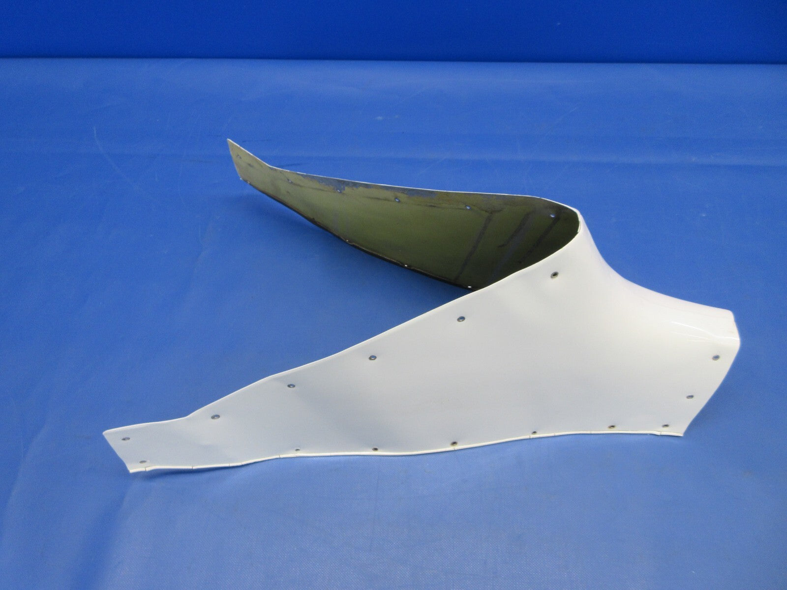 Piper PA-23-250 Aztec Fin Fairing Assy P/N 16086-00 (0524-2099)4