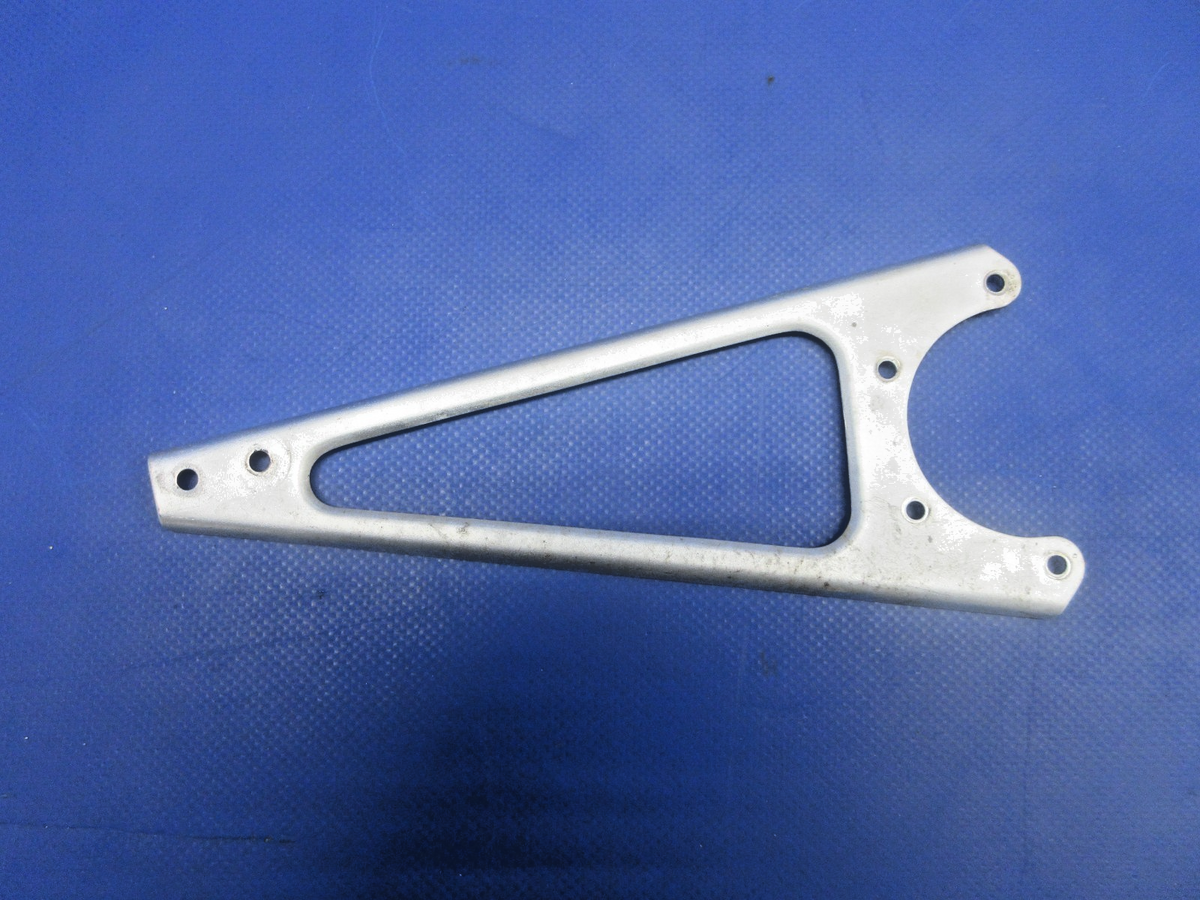 @Cessna 172 / 172RG Governor Control Bracket P/N 2451003-1 (0826-756)1