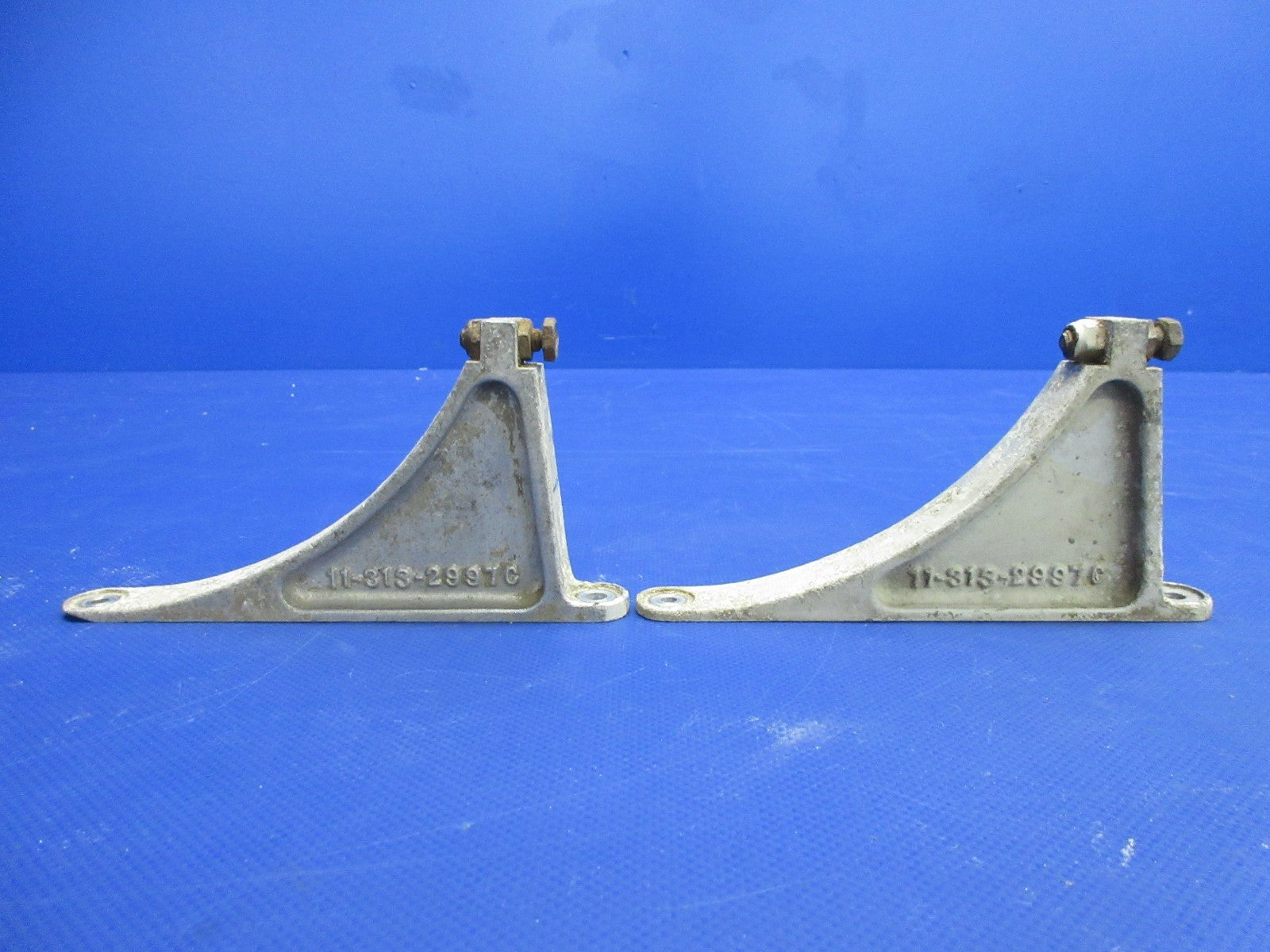 Globe Landing Gear Stop Brackets P/N 11-313-2997L &-2997R LOT OF 2 (0326-781)6