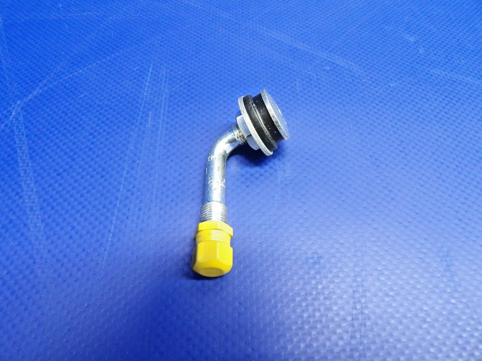Beech King Air Nose Wheel Valve Stem P/N 50-300010-111 NOS (0426-1267)3