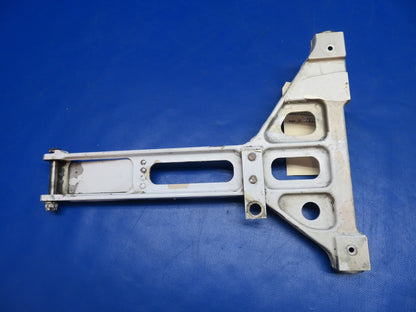 Piper Aerostar 602P RH Upper Side Brace Assy Main Gear P/N 400094-02 (0123-774)1