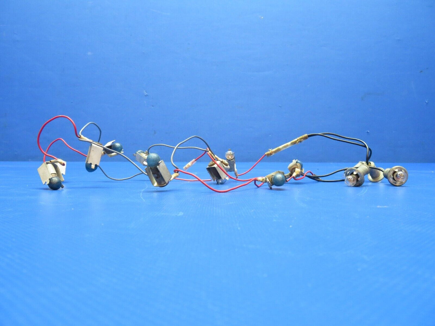 Piper PA-28R-200 Instrument Lamp Holder Assy P/N 565-516 LOT OF 15 (1223-1095)