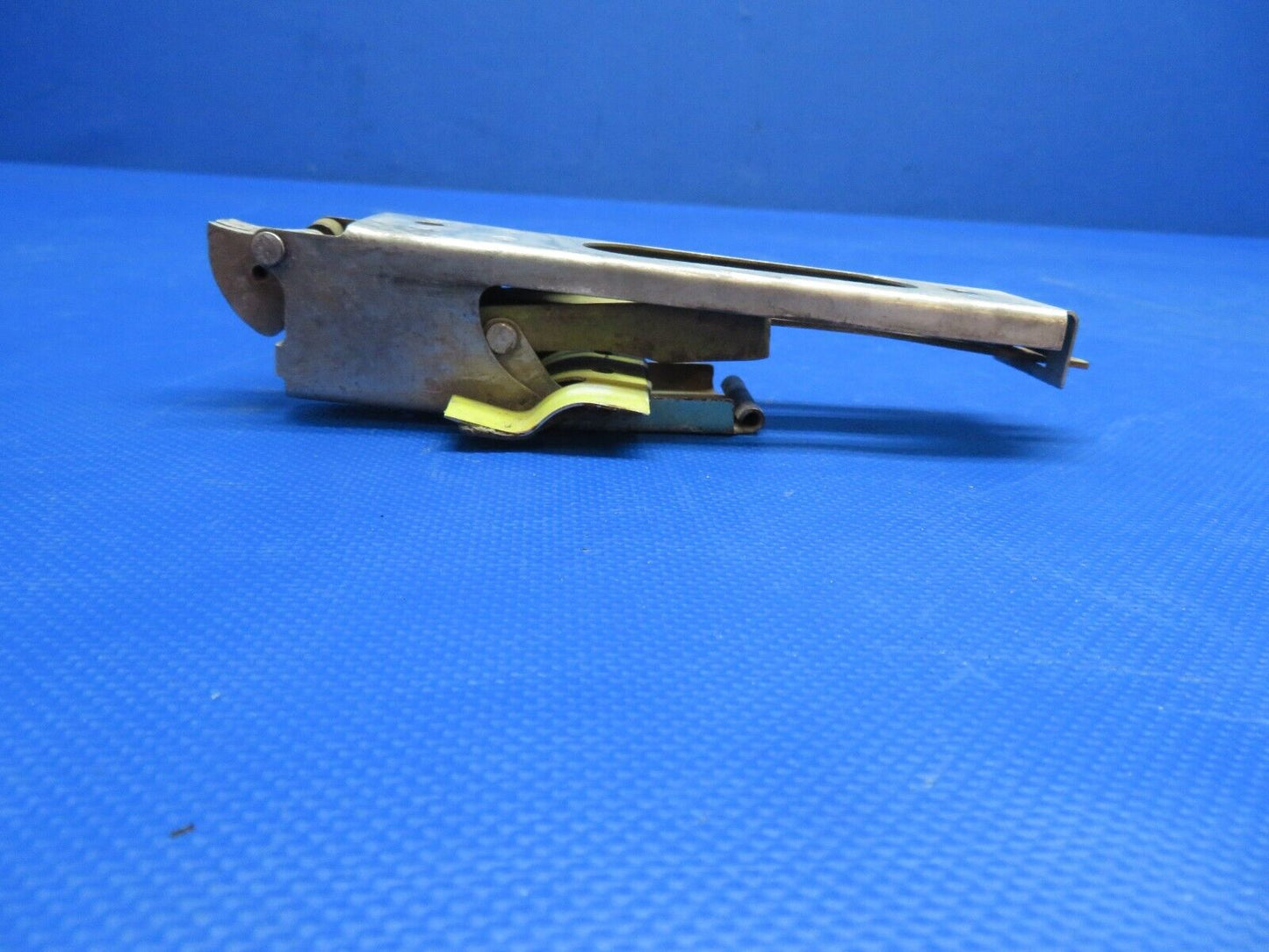 Piper Cherokee PA-28 Cabin Door Latch Assy P/N 68188-00 (0724-1848)