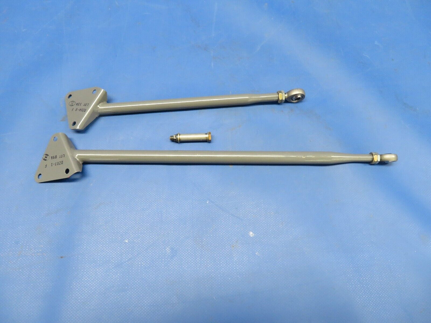 Robinson R44 Raven II Helicopter AFT Servo Support LH + RH P/N D203-1 (0724-862)