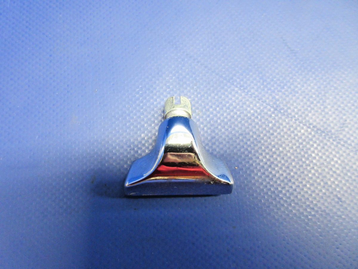 Cessna Window Latch Bracket P/N 1411202-201 NOS (0826-899)8