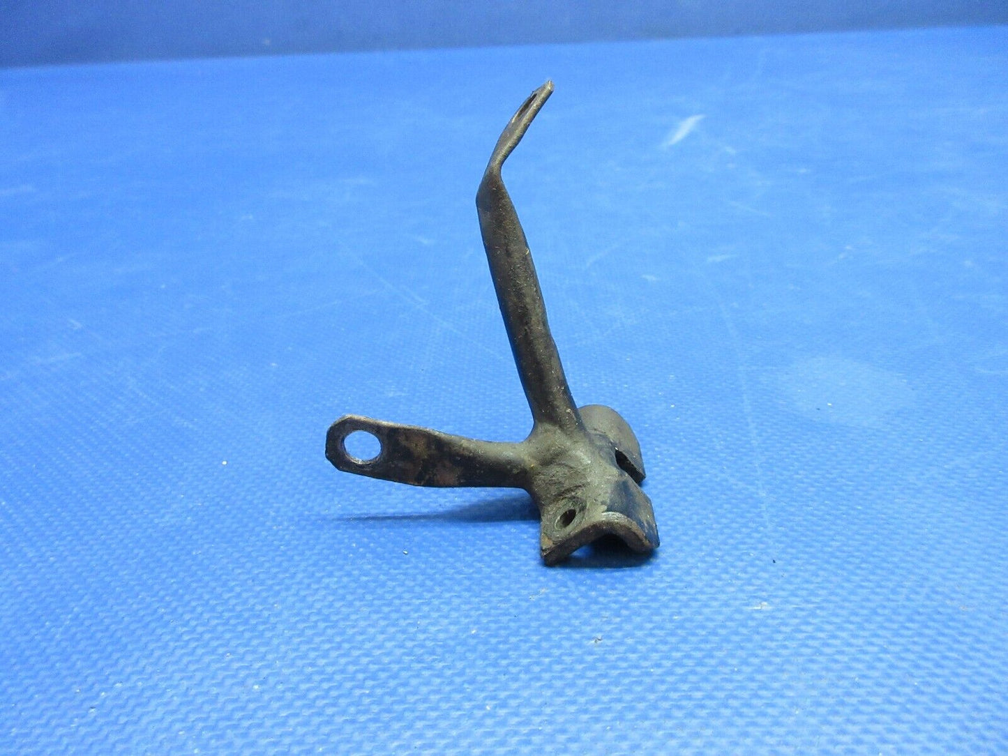 Piper PA-23-250 Aztec Control Cable Bracket P/N 69546-00 (1024-1217)