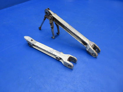 Early Cessna 310 Main Gear RH Side Link Upper & LWR P/N 0841102-4 (1223-1030)