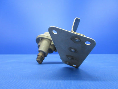 Cessna Fuel Regulator With Bracket P/N 639401-2 CORE (0424-1158)