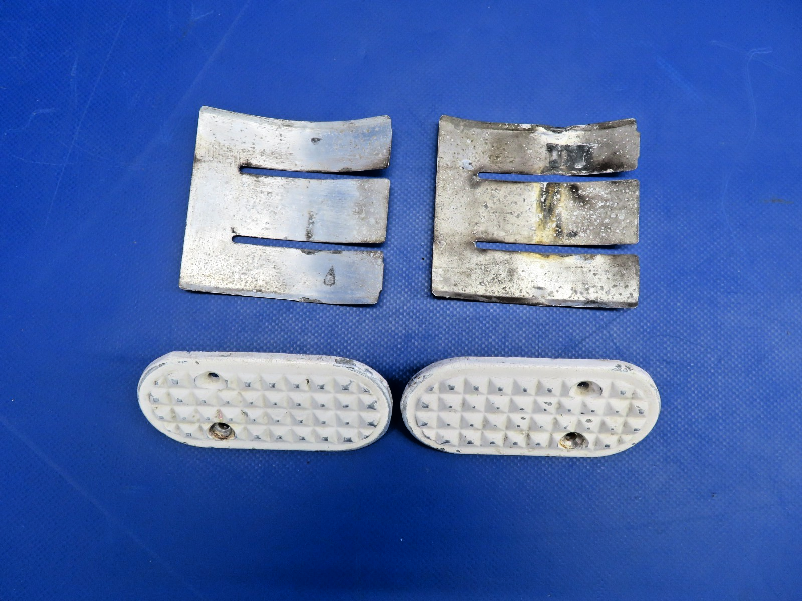 Cessna 172 Main Gear Cabin Step & Cover 0541211-1, 0541226-1 LOT OF 2 (0826-406)0