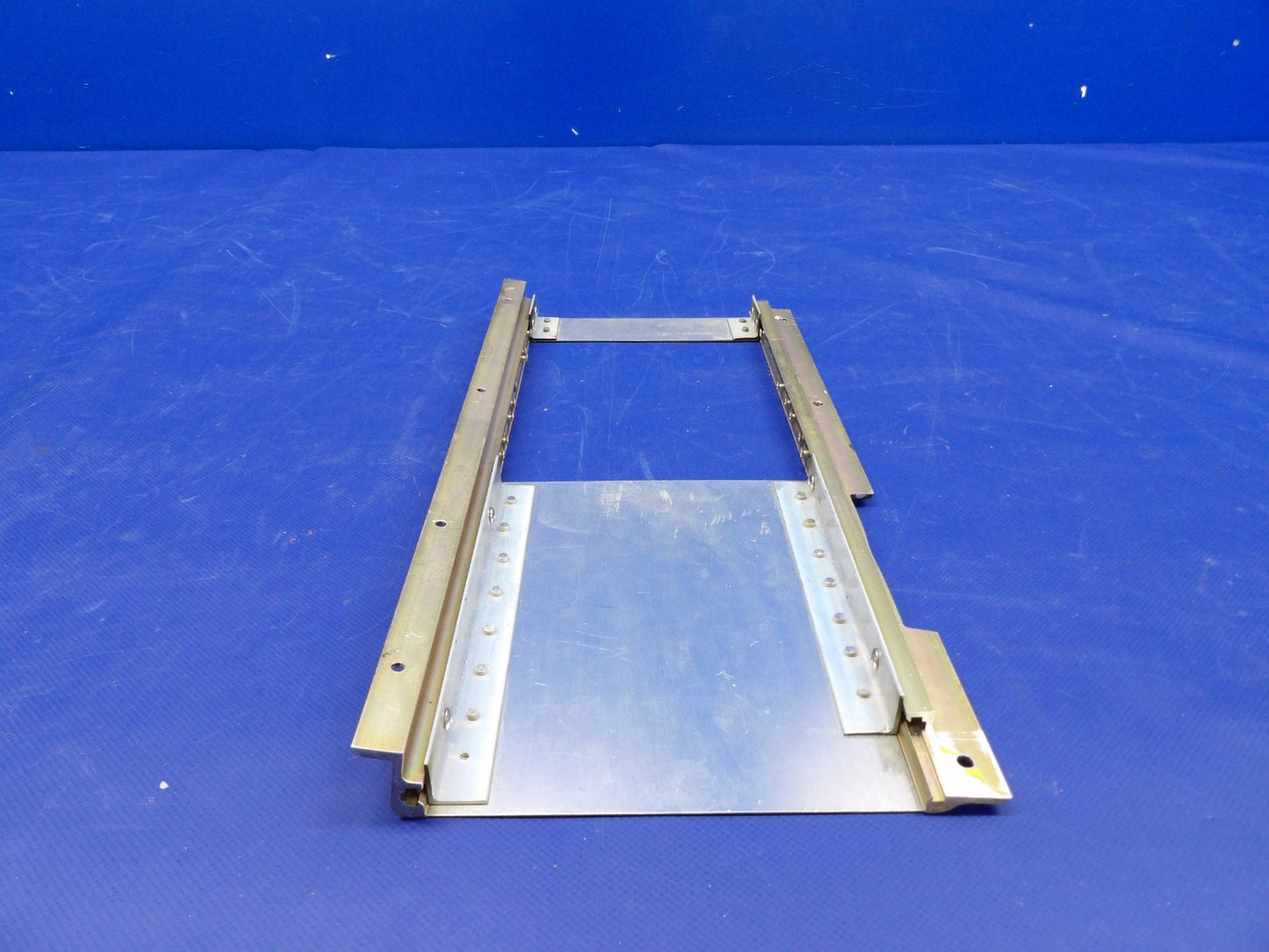 Beech D95A Travel Air Single Stack Canted Rail Tray Mount RP1040-P-1 (0226-510)12