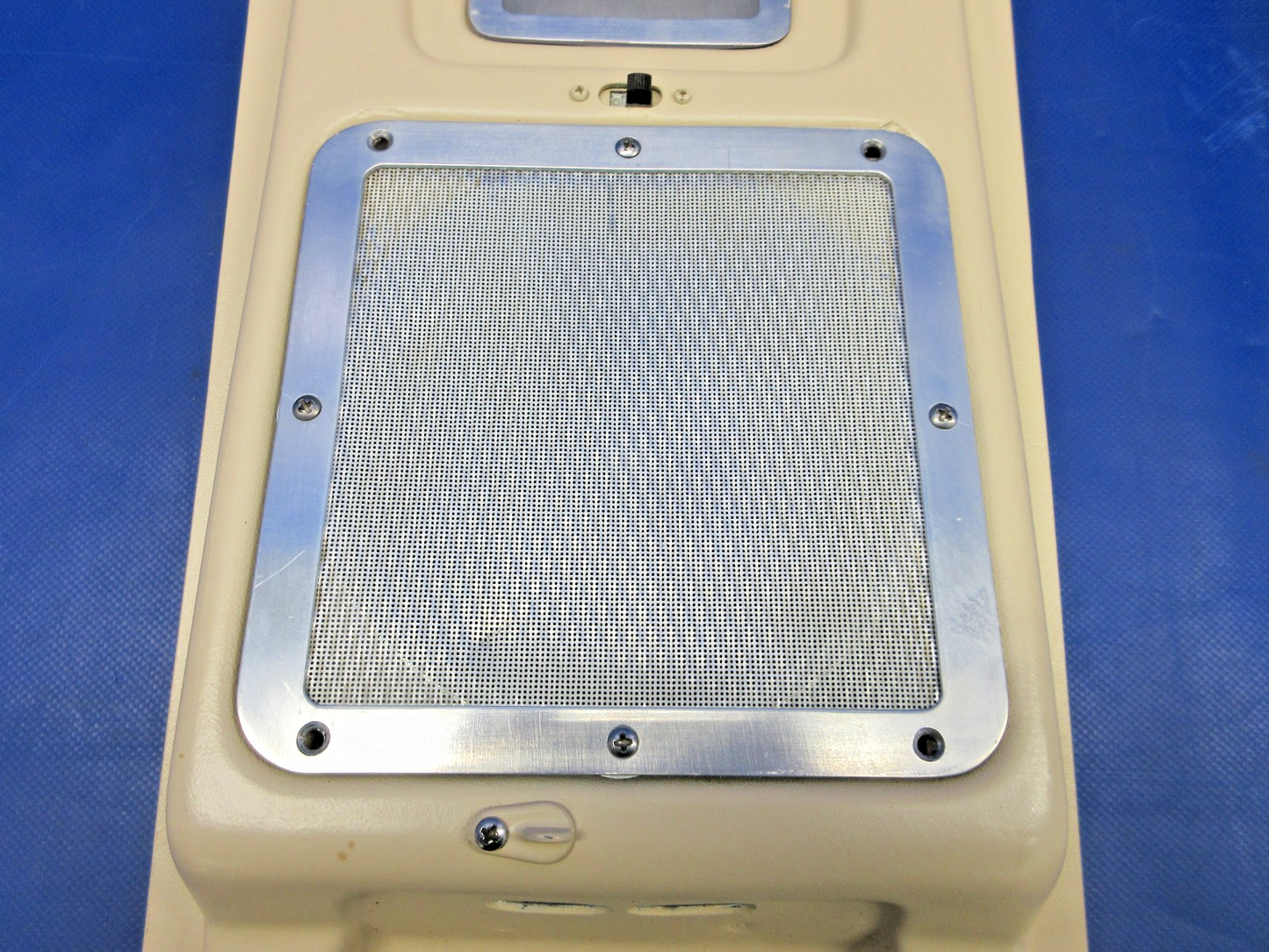 Beech D95A Travel Air Overhead Lights & Air Ducts P/N 35-550561-39 (0326-958)3