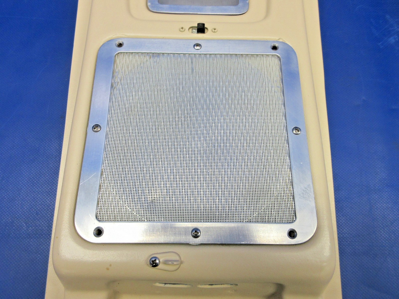 Beech D95A Travel Air Overhead Lights & Air Ducts P/N 35-550561-39 (0326-958)3