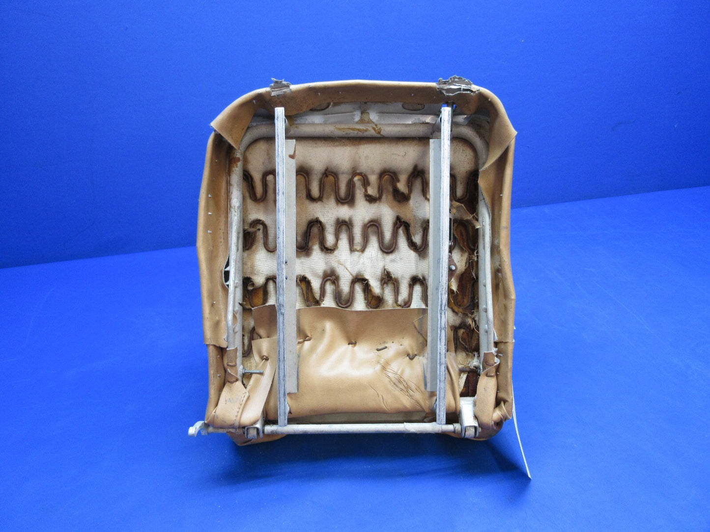 Cessna 310 / 310F LH Front Seat Assy P/N 0812220-7 (1123-751)7