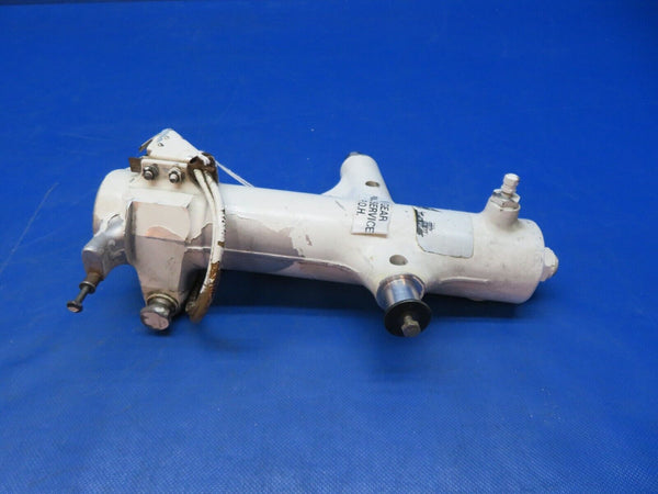 Piper PA-34-200T Seneca II LH Main Gear Trunnion w/ Switch 67926-12 (1024-238)