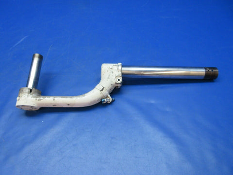 Piper PA-23-250 Aztec RH Main Gear Yoke, Rod & Axle P/N 31824-02 (0924-1289)