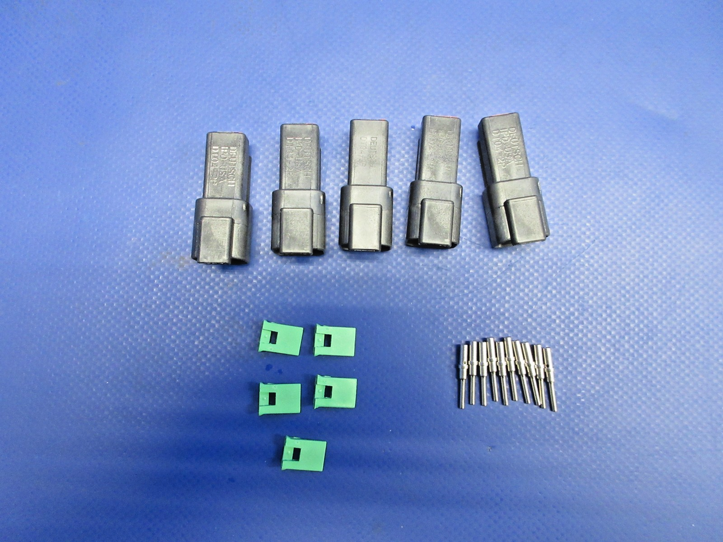 Cirrus Tanis Harness Plastic Socket P/N TCP2598 LOT OF 5 NOS (0326-993)1