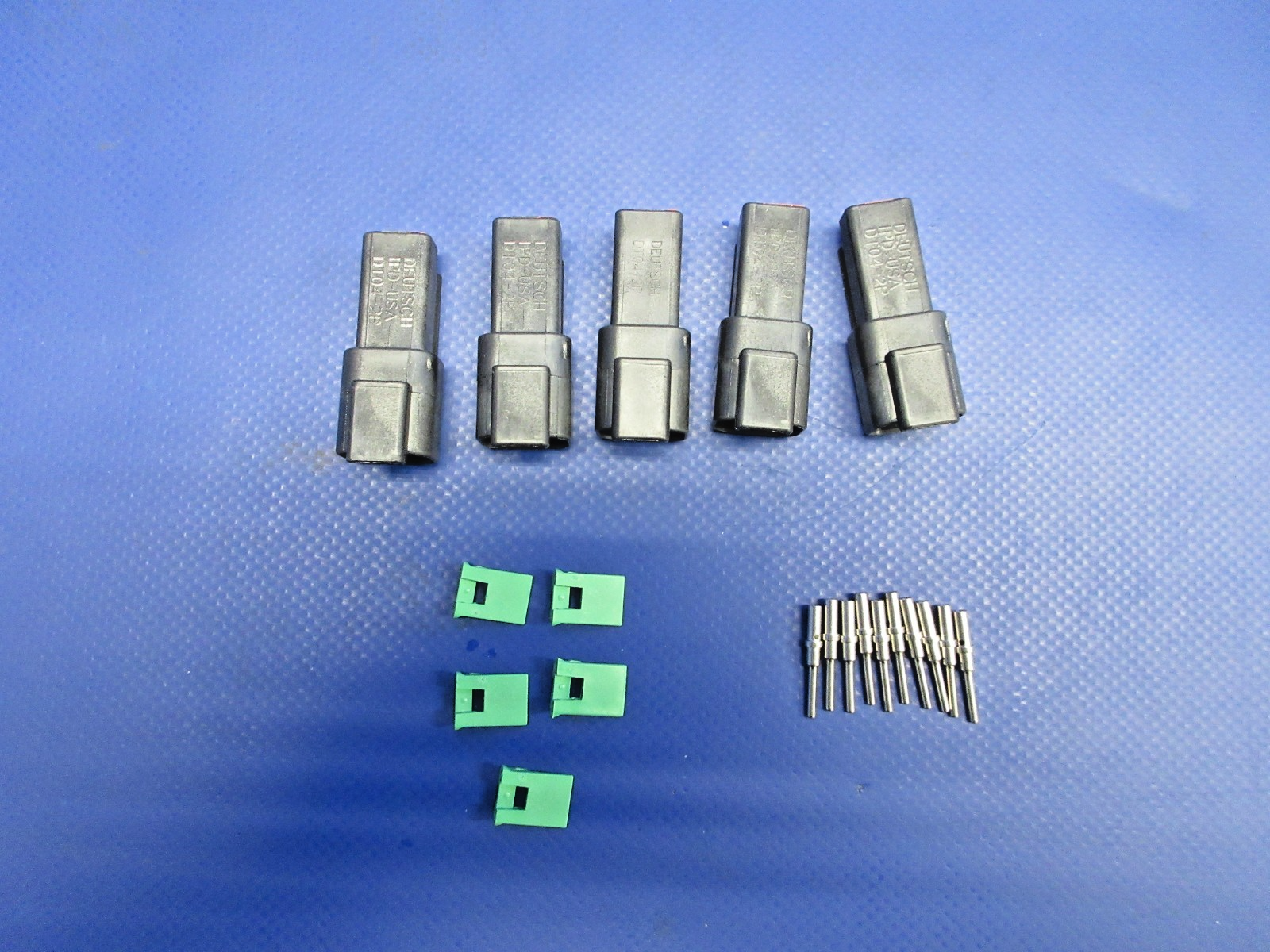 Cirrus Tanis Harness Plastic Socket P/N TCP2598 LOT OF 5 NOS (0326-993)1