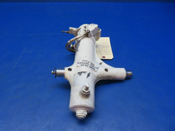 Piper PA-34-200T Seneca II LH Main Gear Trunnion w/ Switch 67926-12 (1024-238)